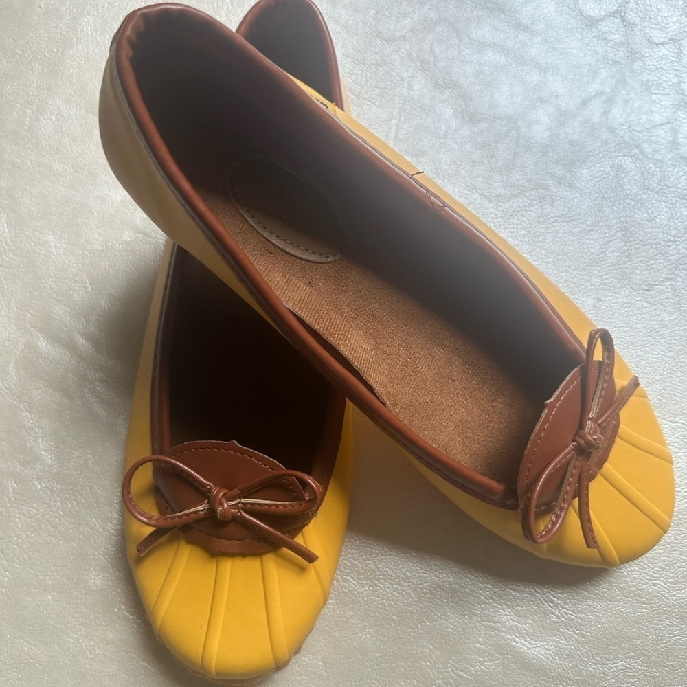 Western Chief Yellow and Brown Moccasin Flats